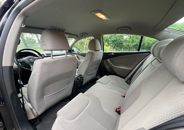 Volkswagen Passat cena 23900 przebieg: 225882, rok produkcji 2010 z Poznań małe 466